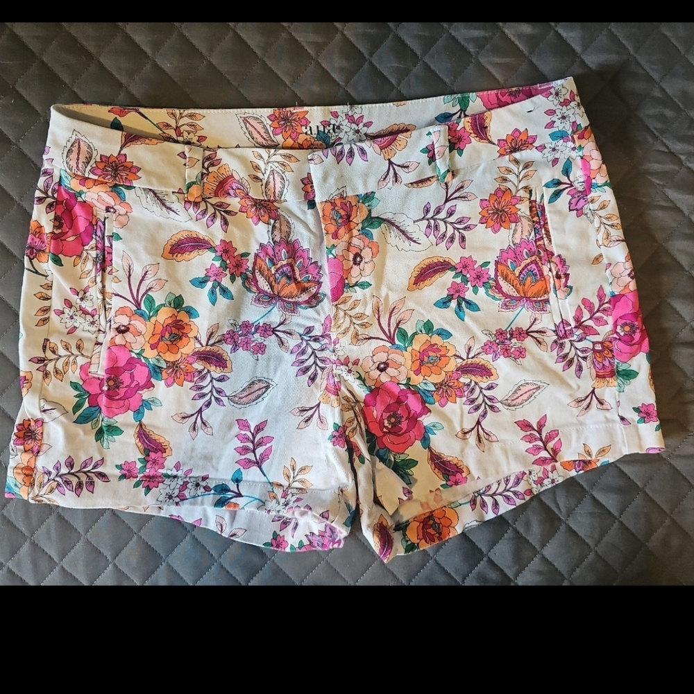 a.n.a. floral print shorts size 10 cottagecore